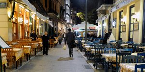 Ταβέρνες στο Μοναστηράκι. Πηγή φωτό: AP/Marita Pappa