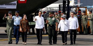 Θύμα του μποτιλιαρίσματος και ο Πρόεδρος της Ινδονησίας. Πηγή φωτό: AP/Achmad Ibrahim