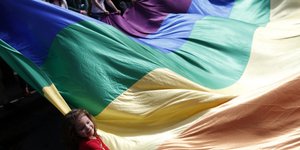 Ξεκινούν σήμερα στη Γερμανία οι γάμοι ατόμων του ίδιου φύλου (Φωτογραφία: AP/ Darko Vojinovic)