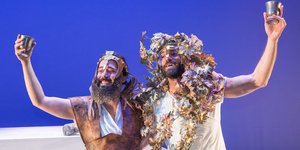 Εντυπωσιακά κοστούμια και σκηνικά