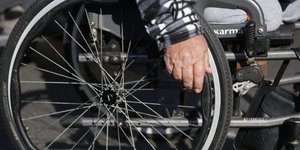 Κατασκευή υποδομών για ΑμεΑ σε παραλίες (Φωτογραφία: EUROKINISSI/ΣΤΕΛΙΟΣ ΜΙΣΙΝΑΣ)
