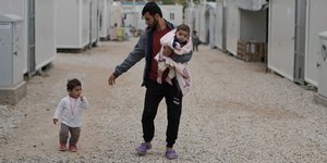 Φωτογραφία: AP Photo/Petros Giannakouris