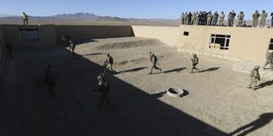 «το υπουργείο Αμύνης είναι έτοιμο να ξεκινήσει την αξιολόγηση των αιτημάτων διεμφυλικών »