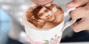 Καφές «Selfieccino» με το πρόσωπο του καταναλωτή (πηγή: reuters)