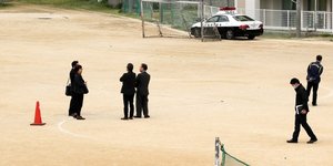 Παράθυρο ελικοπτέρου έπεσε σε σχολείο (Φωτογραφία: AΠΕ/ EPA/HITOSHI MAESHIRO)
