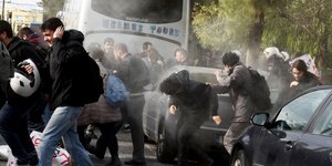 Ενταση μεταξύ φοιτητών και ΜΑΤ (Φωτογραφία: EUROKINISSI/ ΤΑΤΙΑΝΑ ΜΠΟΛΑΡΗ)