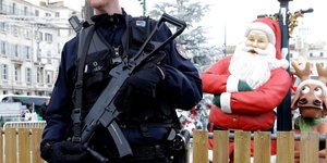 Σε συναγερμό η Γαλλία τα Χριστούγεννα (Φωτογραφία: AP Photo/Claude Paris)