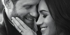 Φωτογραφία: AP/ Στην δημοσιότητα τα επίσημα πορτρέτα του Πρίγκιπα Χάρι και της Μέγκαν Μαρκλ- Το ζευγάρι είναι ερωτευμένο και το δείχνει [εικόνες]