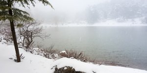 Κι όμως! Αυτή η αλπική λίμνη βρίσκεται μισή ώρα από την Ομόνοια