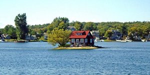 Το μικρότερο κατοικημένο νησί του κόσμου έχει το μέγεθος ενός γηπέδου τένις (Φωτογραφία: Wikimedia Commons/Public Domain)