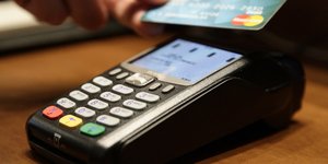 Αλλες 58 κατηγορίες επαγγελματιών πρέπει να εγκαταστήσουν POS (Φωτογραφία: EUROKINISSI)