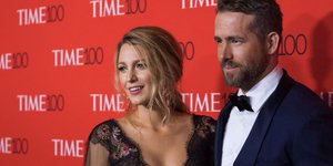 Ο Ράιαν Ρέινολντς με τη σύζυγό του