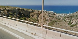 29χρονος πήδηξε από γέφυρα μπροστά στον πατέρα του (Φωτογραφία: flashnews)