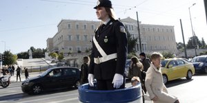 Τροχονόμος όπως παλιά στο Σύνταγμα (Φωτογραφία: EUROKINISSI/ ΧΡΗΣΤΟΣ ΜΠΟΝΗΣ)