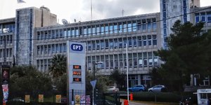 Σε τηλεόραση και ραδιόφωνα