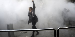 Η Ιρανή Σιρίν Εμπαντί ζει στο Λονδίνο