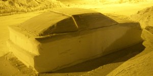 Η ρέπλικα αυτοκινήτου από χιόνι. Φωτογραφία: Facebook/ Simon Laprise