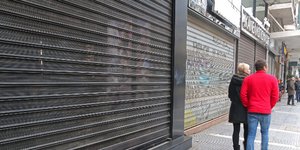 Φωτογραφία: Eurokinissi/ Επιχειρηματίες σε Φλαμπουράρη: «Να ανοίξουν τα κλειστά ακίνητα στο κέντρο της Αθήνας»