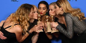 Με σμαραγδένια κοσμήματα εμφανίστηκαν ηθοποιοί στις Χρυσές Σφαίρες. Φωτογραφία: AP