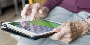 Γιαγιάδες μιλάνε μέσω skype