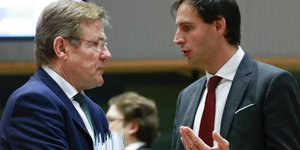 Ο Ολλανδός υπουργός Οικονομικών (δεξιά) (Φωτογραφία: ΑΠΕ/  EPA/OLIVIER HOSLET)