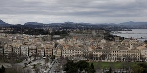 Επεισοδιακή σύλληψη των Κερκυραίων «Μπόνι και Κλάιντ» -Είχαν κλέψει ακόμη και λεωφορείο!  /Φωτογραφία: Intime news