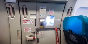 Τι θα συμβεί εάν ανοίξει η πόρτα του αεροπλάνου κατά τη διάρκεια της πτήσης (Φωτογραφία: Shutterstock)