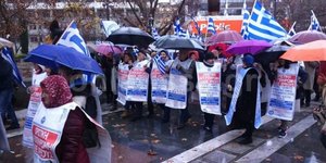 Οι οπαδοί του Σώρρα πραγματοποίησαν πορεία στο κέντρο της Λάρισας. Φωτογραφία: onlarissa