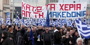 Μέλη της Χρυσής Αυγής στο συλλαλητήριο για τη Μακεδονία -Φωτογραφία: Intimenews
