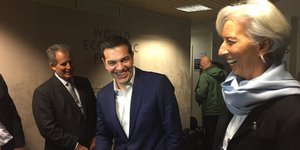 Χαμόγελα Τσίπρα-Λαγκάρντ πριν τη συνάντηση στο Νταβός -Φωτογραφίες: twitter