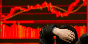 «Μαύρη» Πέμπτη για την Wall Street (Φωτογραφία: AP Photo/Mark Schiefelbein)