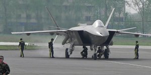 Το νέο μαχητικό 5ης γενιάς της Κίνας J-20 (Φωτογραφία: ΑΡ) 