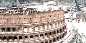 Drone πάνω από την χιονισμένη Ρώμη 