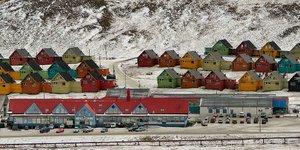 To Longyearbyen στο αρχιπέλαγος Σβάλμπαρντ της Νορβηγίας (Φωτογραφία: Wikipedia) 