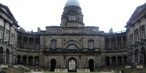 Το Πανεπιστήμιο του Εδιμβούργου στη Σκωτία (Φωτογραφία: Wikimedia) 