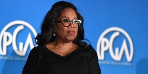 Η Οπρα Γουίνφρι (Φωτογραφία: Jordan Strauss/Invision for Producers Guild of America/AP Images)