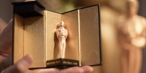 Αυτή την καρφίτσα θα φορέσουν στα Οσκαρ -Κατά της ένοπλης βίας (Φωτογραφία: Richard Shotwell/Invision/AP)