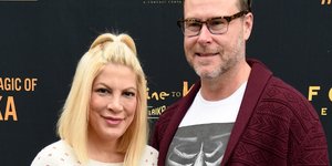 Η Τόρι ΣΠέλινγκ με το σύζυγό της Ντιν ΜακΝτέρμοντ. Φωτογραφία: AP