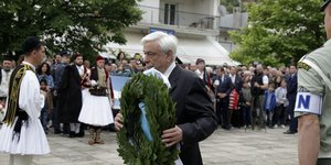 Θα καταθέσει και στεφάνι