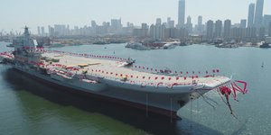 To αεροπλανοφόρο Type 001A (CV-17) είναι μια πολύ πιο ισχυρή εκδοχή του σοβιετικής κατασκευής Liaoning (Φωτογραφία: ΑΡ) 