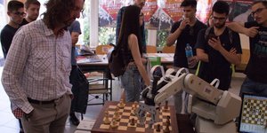 Ρομπότ σκακιστή δημιουργησαν οι προπτυχιακοί φοιτητές του Πανεπιστημίου Δυτικής Μακεδονίας