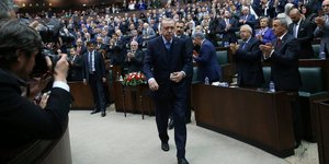 Ο Ταγίπ Ερντογάν μίλησε σε βουλευτές του (Φωτογραφία: Twitter)
