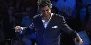 Ο Λουκάς Καρυτινός διευθύνει τη συναυλία του Mάριο Φραγκούλη σε έργα Μίκη Θεοδωράκη στο Μέγαρο Μουσικής