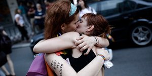 Δυνατότητα αναδοχής τέκνων σε ομόφυλα ζευγάρια προβλέπει ν/σ του υπ. Εργασίας -Φωτογραφία: Konstantinos Tsakalidis / SOOC