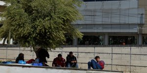 Μετανάστες στην Ομόνοια /Φωτογραφία Αρχείου: Intime News