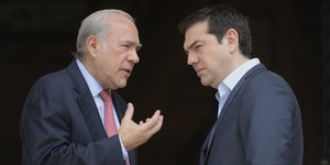 Αλέξη Τσίπρας & Ανχελ Γκουρία (Φωτογραφία: EUROKINISSI/ΤΑΤΙΑΝΑ ΜΠΟΛΑΡΗ)