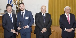 Από αριστερά: Φωκίωνας Καραβίας