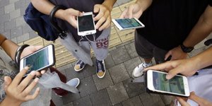Το 64% απάντησε ότι χρησιμοποιεί το Facebook τουλάχιστον μια φορά την ημέρα