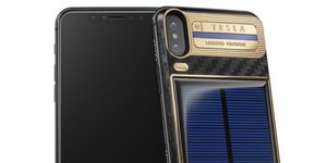 Το συλλεκτικό iPhone με το ηλιακό πάνελ. Φωτογραφία: Caviar