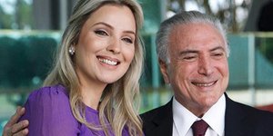 Εχει ενα γλυκύτατο τζακ ράσελ